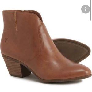 NWT Frye Jennifer heeled ankle Boots size 9.5